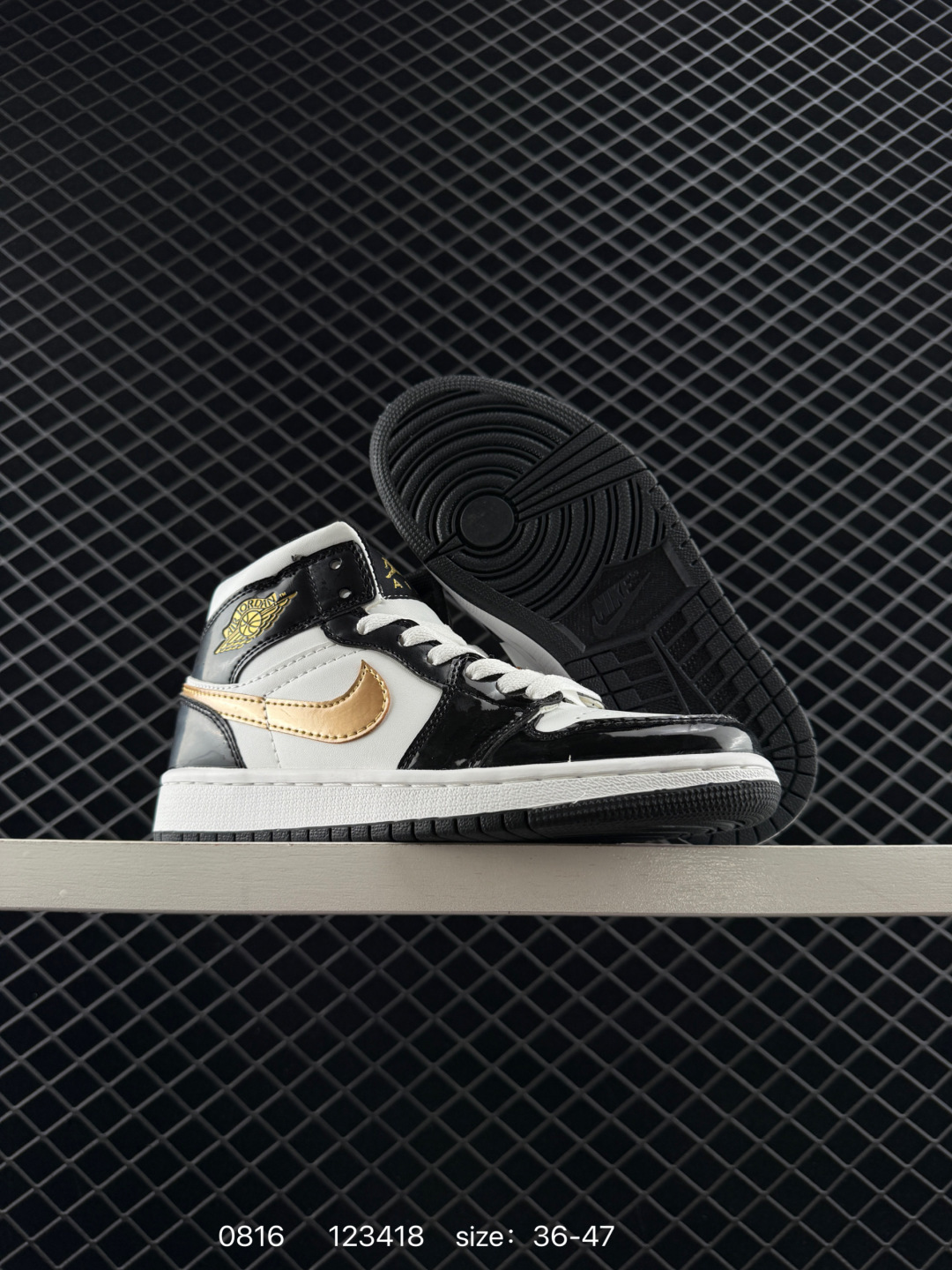 Air Jordan 1 Mid “Bred Toe”